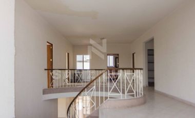 CENTRO: Excelente propiedad para negocio o habitación.