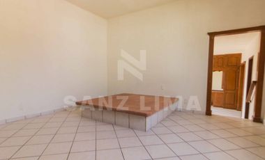 CENTRO: Excelente propiedad para negocio o habitación.