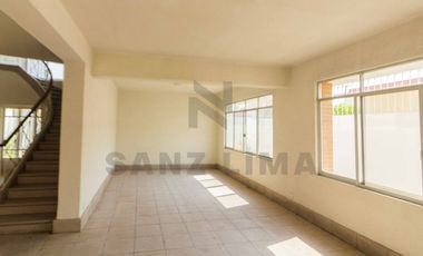 CENTRO: Excelente propiedad para negocio o habitación.