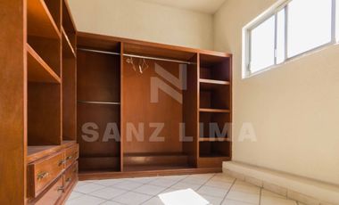 CENTRO: Excelente propiedad para negocio o habitación.