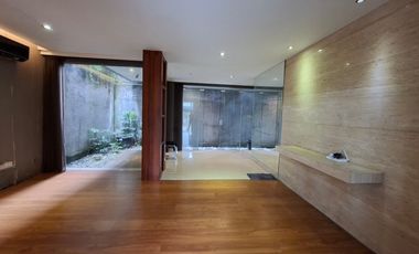 Dijual dan/atau Disewakan Rumah Bagus Ozone Residence Dalam Cluster Ada Club House di Bintaro Pesanggrahan