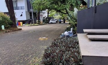 Dijual dan/atau Disewakan Rumah Bagus Ozone Residence Dalam Cluster Ada Club House di Bintaro Pesanggrahan