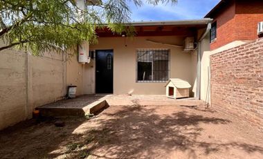 Departamento tipo casa de 2 AMBIENTES ubicado a 300 metros de la Avenida Tomás Espora
