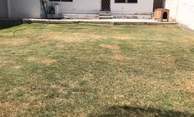 Se vende casa con amplio Jardín en Villas de Irapuato!