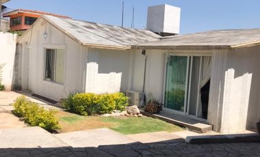 Se vende casa con amplio Jardín en Villas de Irapuato!