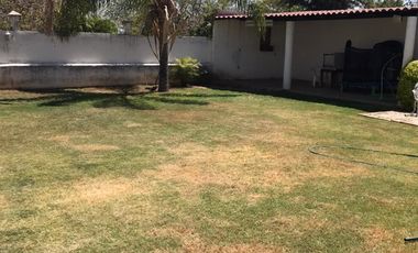 Se vende casa con amplio Jardín en Villas de Irapuato!