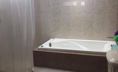 Se vende casa con amplio Jardín en Villas de Irapuato!