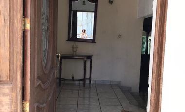 Se vende casa con amplio Jardín en Villas de Irapuato!