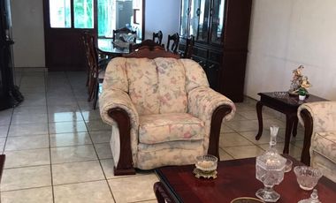 Se vende casa con amplio Jardín en Villas de Irapuato!
