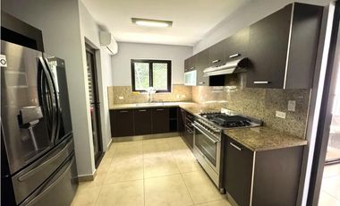 SE ALQUILA ENCANTADOR APARTAMENTO UBICADO EN CLAYTON