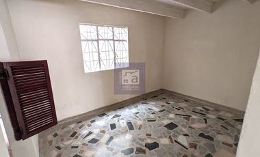 COD. 5975 - SE ARRIENDA CASA - BARRIO: CANELOS