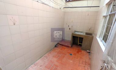 COD. 5975 - SE ARRIENDA CASA - BARRIO: CANELOS