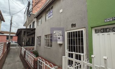 COD. 5975 - SE ARRIENDA CASA - BARRIO: CANELOS