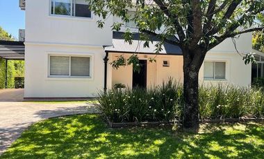 Casa en Los Tacos, Pilar