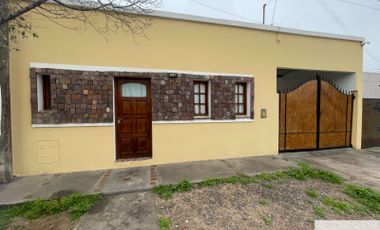 Casa en venta de 2 dormitorios c/ cochera en 9 de Julio