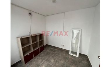 Alquilo Casa De Estreno De 180 M2 A Unas Cuadras De Polvos Rosados, Surco