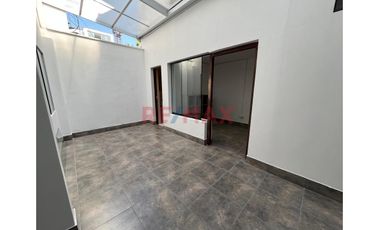 Alquilo Casa De Estreno De 180 M2 A Unas Cuadras De Polvos Rosados, Surco