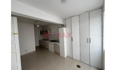 Alquilo Casa De Estreno De 180 M2 A Unas Cuadras De Polvos Rosados, Surco