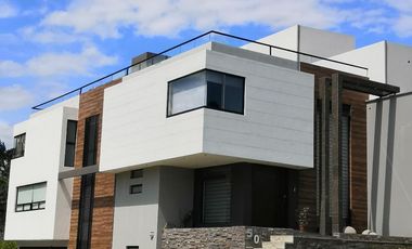 HERMOSA RESIDENCIA CON TODAS LAS COMODIDADES