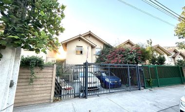 Casa en Venta en Av. Los Libertadores con El Guanaco