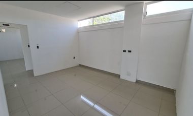 EN RENTA Área para oficina con capacidad para 30 personas EN CALLE 32