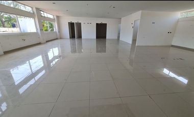 EN RENTA Área para oficina con capacidad para 30 personas EN CALLE 32