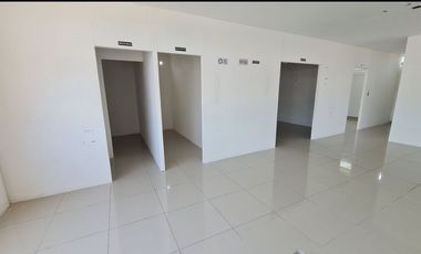 EN RENTA Área para oficina con capacidad para 30 personas EN CALLE 32