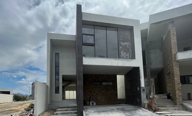 Casa nueva en venta en Mítica Residencial (Carretera Nacional)