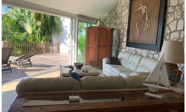 CASA EN VENTA A ORILLA DEL LAGO 