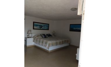 CASA EN VENTA A ORILLA DEL LAGO 