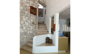 CASA EN VENTA A ORILLA DEL LAGO 