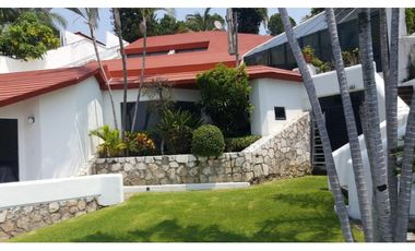 CASA EN VENTA A ORILLA DEL LAGO 