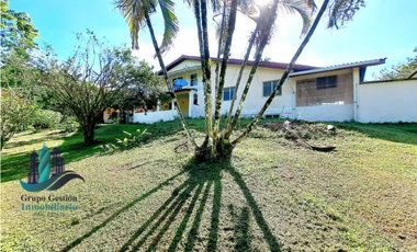 VENDO CASA HERMOSA EN TERRENO DE 01HECTAREA