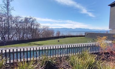 Espectacular Departamento con patio y vista al Lago