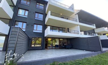 Espectacular Departamento con patio y vista al Lago