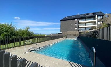 Espectacular Departamento con patio y vista al Lago