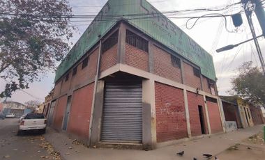 Sitio en Venta en San Vicente con Fray Luis de la Peña/ Galpon Industrial 4 amplias oficinas, 2 baño, cocina, comedor, bodegas, zona de trabajo y área de carga y descarga.