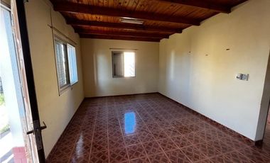 Vendo Casa con dos dormitorios en Caseros, Entre Ríos.