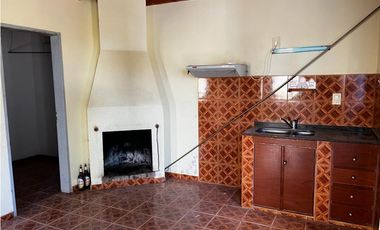 Vendo Casa con dos dormitorios en Caseros, Entre Ríos.