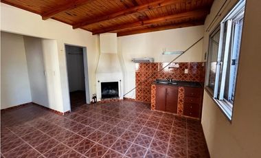 Vendo Casa con dos dormitorios en Caseros, Entre Ríos.