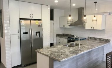 Se alquila hermoso duplex amoblado en Marbella $2,750