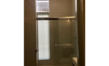 Se alquila hermoso duplex amoblado en Marbella $2,750