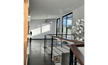 Se alquila hermoso duplex amoblado en Marbella $2,750