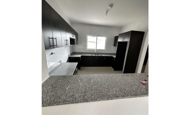 Se Alquila Casa en Colon $ 2.500 AB