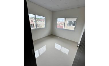 Se Alquila Casa en Colon $ 2.500 AB