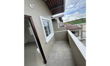 Se Alquila Casa en Colon $ 2.500 AB