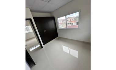 Se Alquila Casa en Colon $ 2.500 AB