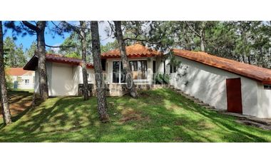 Oportunidad! Se Vende Hermosa Casa en Zona Alta de Altos del Maria!
