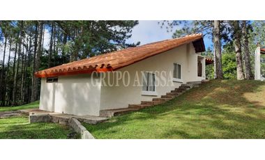 Oportunidad! Se Vende Hermosa Casa en Zona Alta de Altos del Maria!