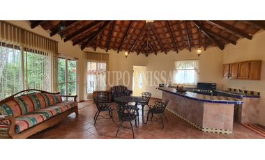 Oportunidad! Se Vende Hermosa Casa en Zona Alta de Altos del Maria!